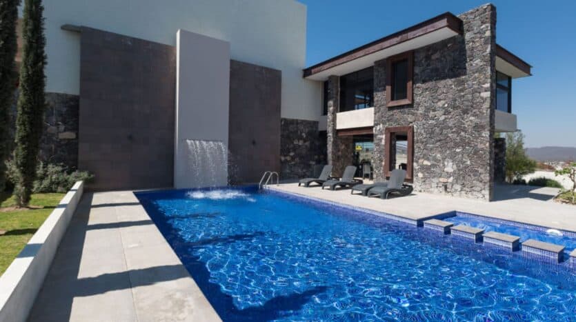 Figué Zibatá Casas en Venta Fraccionamiento Privado Querétaro piscina